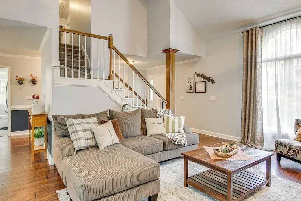 3 Mi to Marina: Quiet Getaway w/ Deck in Lexington