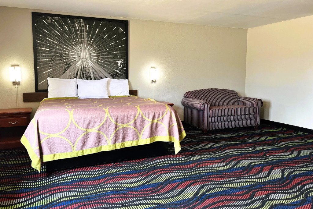 Super 8 by Wyndham Vincennes