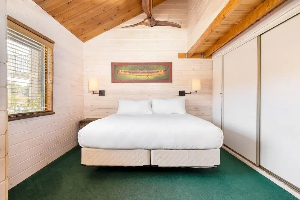 Moosehead by AvantStay Lakefront Cabin w Pool Table Bar and Lake Access