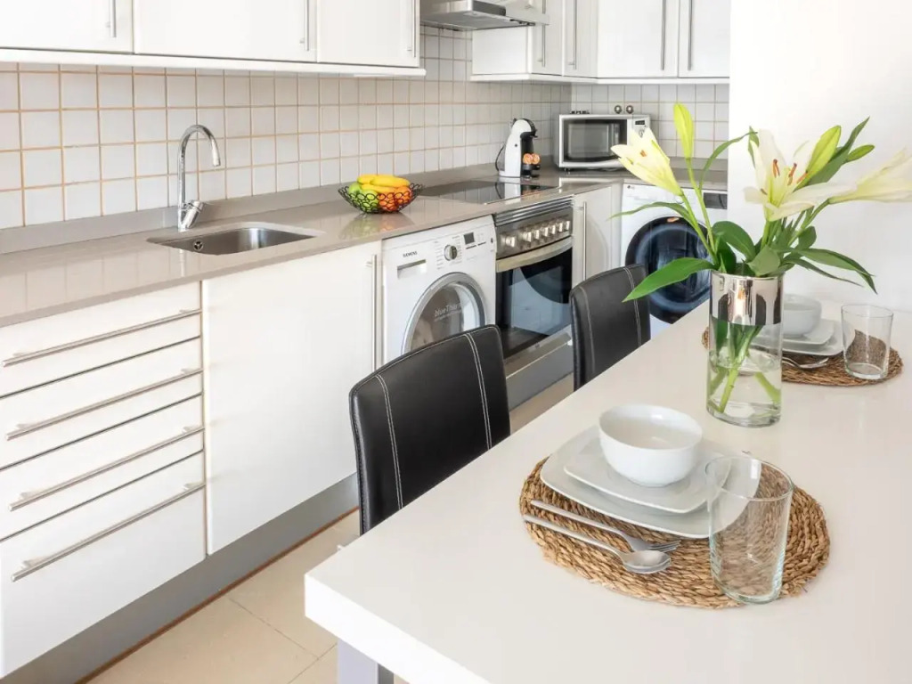 Apartment with extensive gardens PARKING GYM terrace and pool