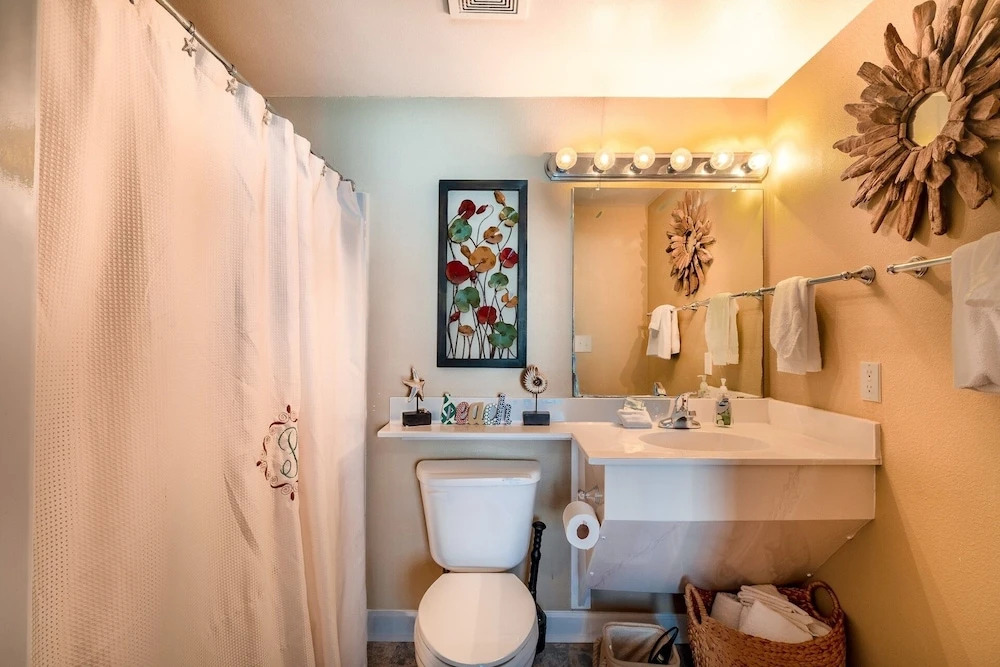 Shores Of Panama 621-sleeps 8, Free Beach Fun! Reserved Parking Space! 2 Bedroom Condo by RedAwning
