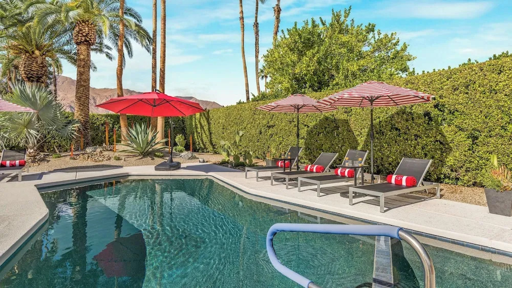 Design-forward Palm Springs Home w/ Saltwater Pool, Lush Yard & Multiple Outdoor Dining Areas Casa Papagayo by Avantstay