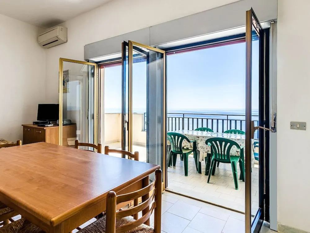 Stunning Holiday Home in Letojanni near Sea