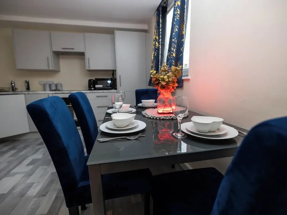 1 Bed-4guests-sofabed-wifi-closetocity-parking