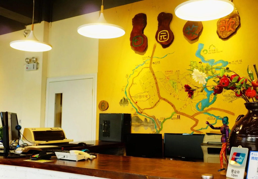 Yangshuo Edens Social Guesthouse - cozy garden courtyard & fresh craft coffee & night beers & outdoor activities