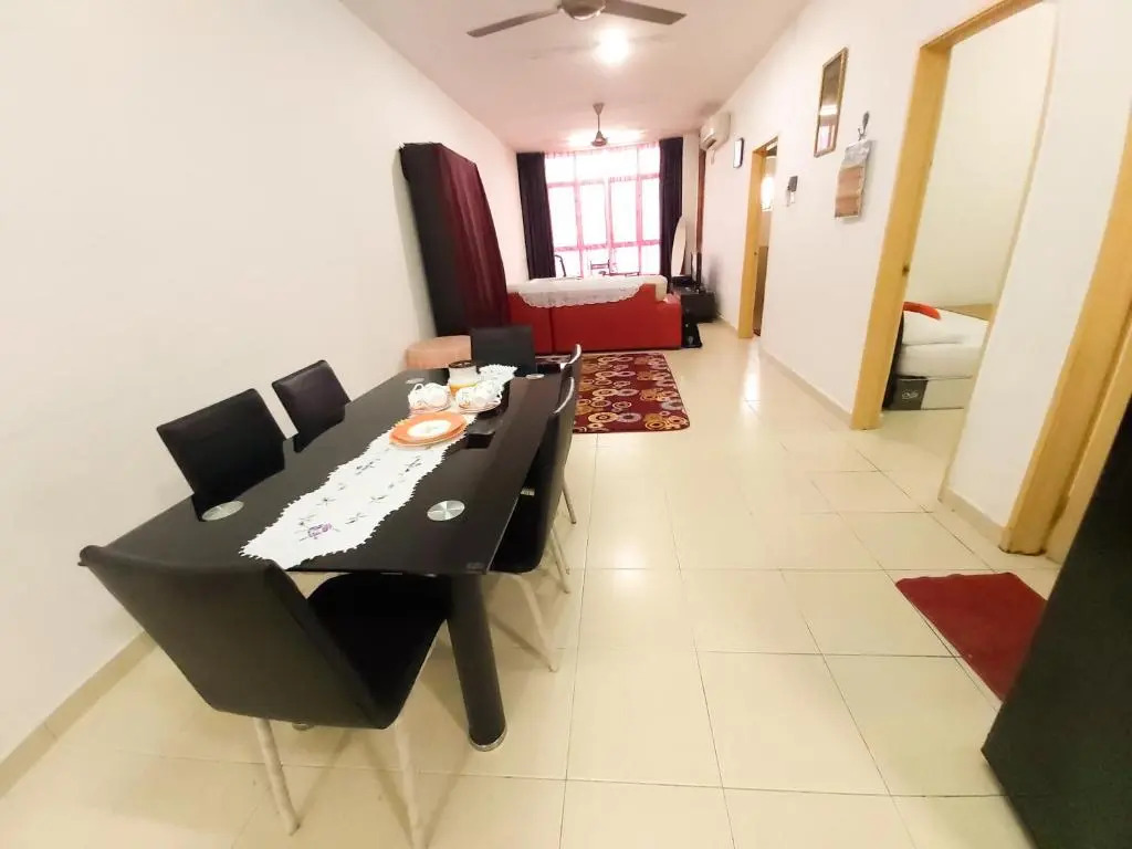 Homestay Kondo Mewah l/d kolam renang & playground di Kota Bharu