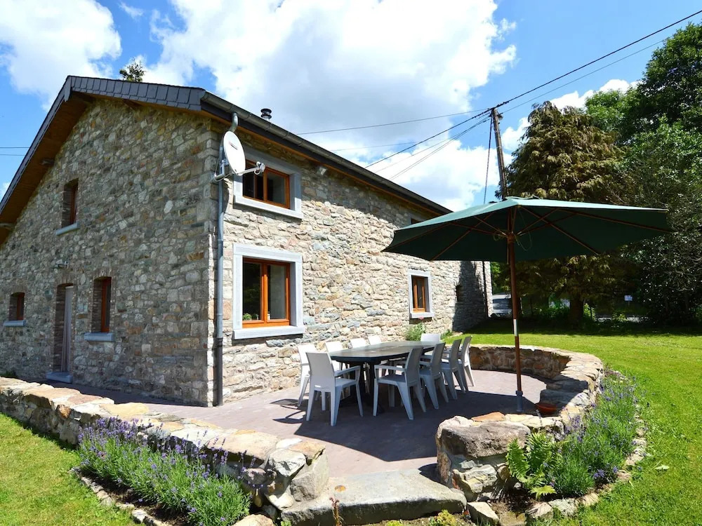 Forest-edge Stay, Burtonville