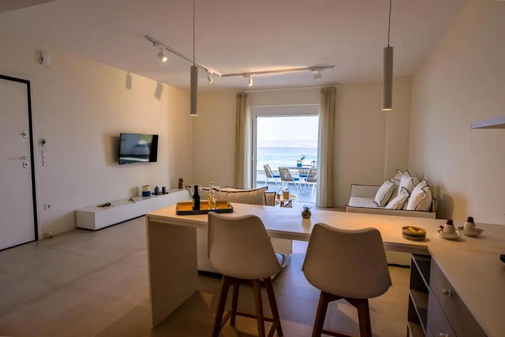 La Mer Bleue Beachfront Boutique Apartments
