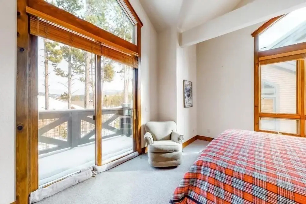 Ski-in/ski-out 3 Bedroom Townhome at Snowflake Lift With Private Hot Tub