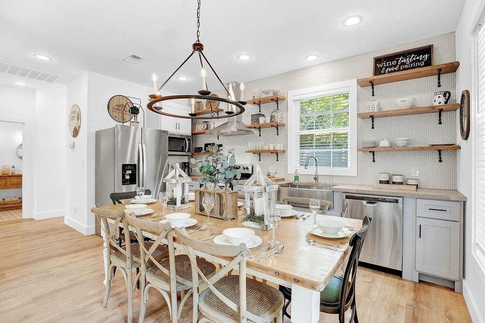 Luxury Home Near Main With Hot tub