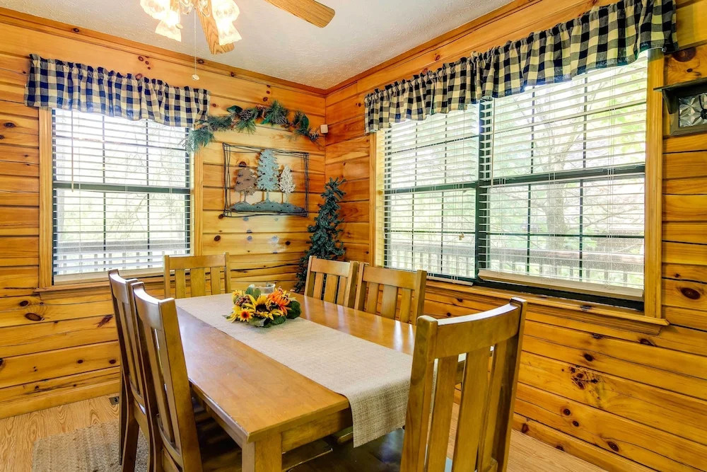 Sevierville Cabin w/ Hot Tub, Views & Pool Access!