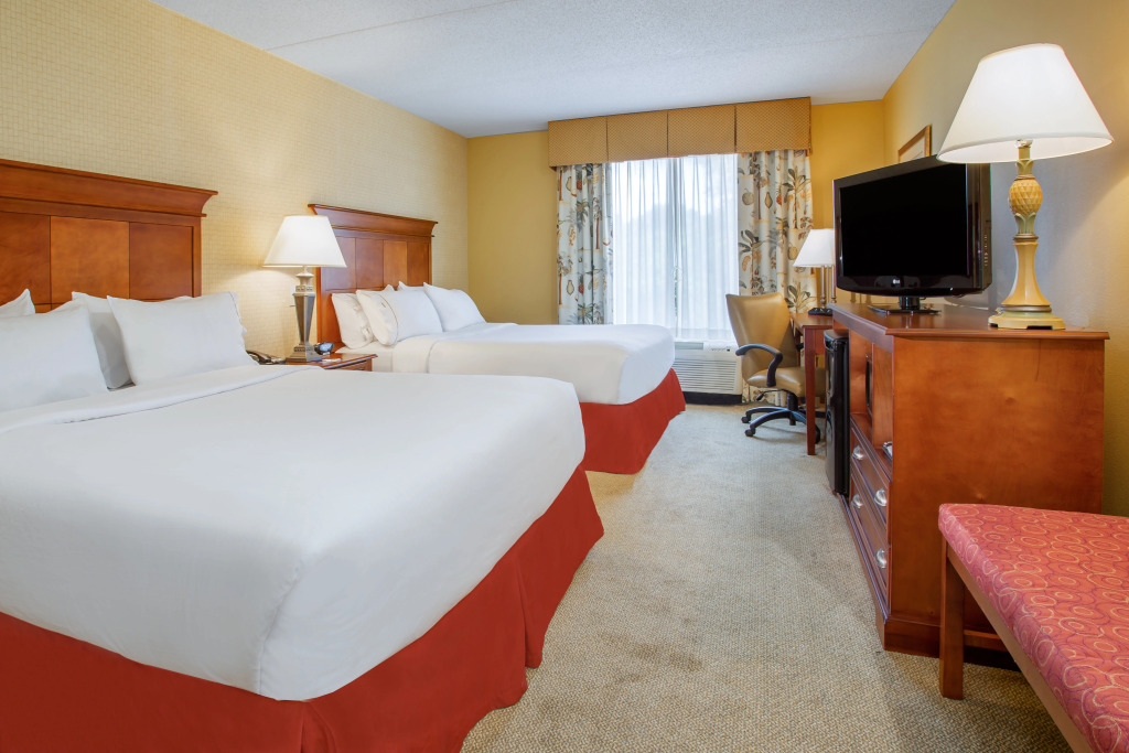 Holiday Inn Express & Suites Bloomington by IHG