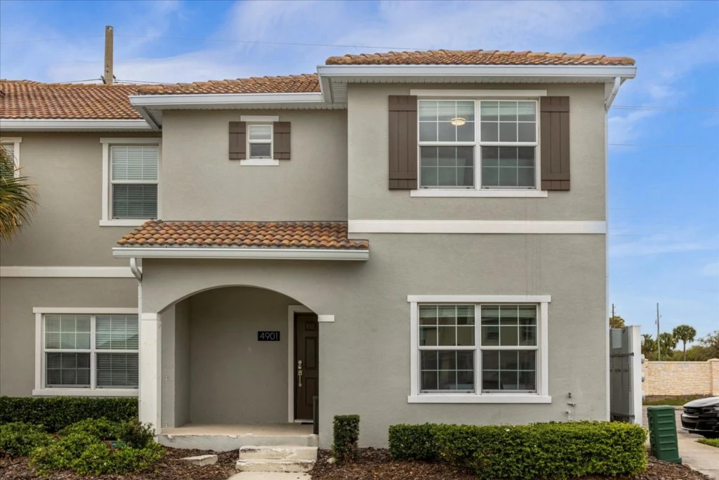 5 Bedroom 5 Bathroom Storey Lake 4901 Wa
