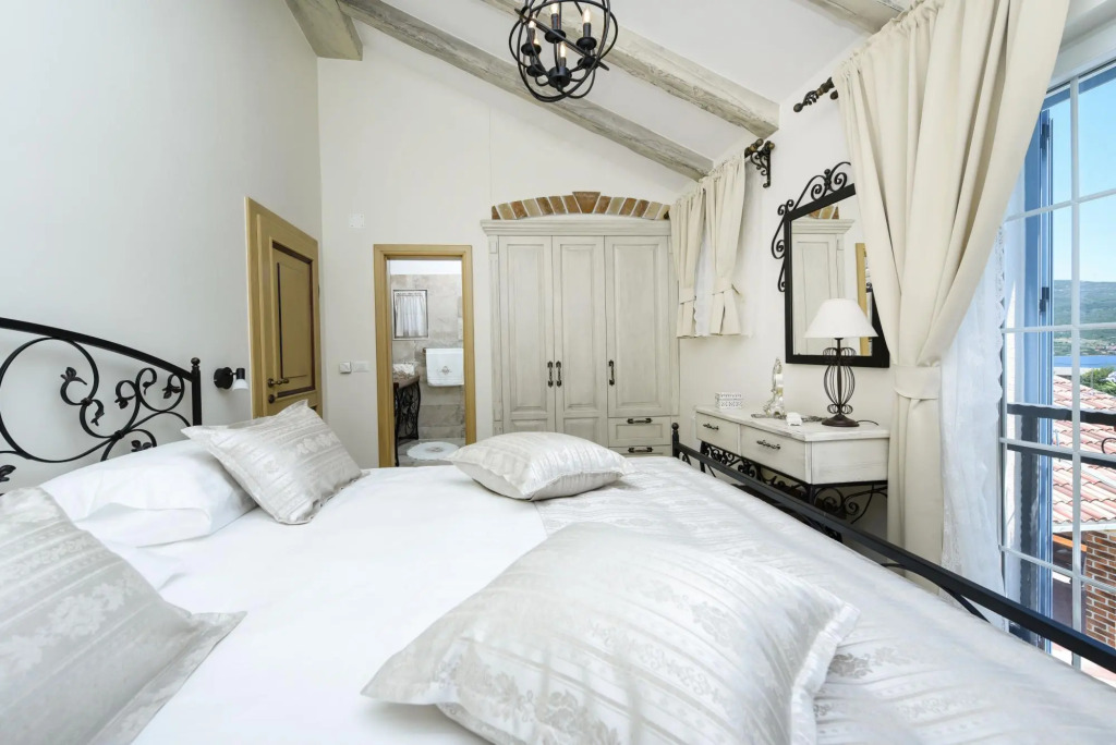 Villa Mek