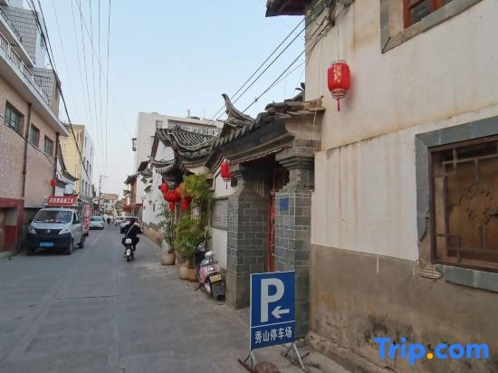 Tonghai ancient Cartyard Hotel