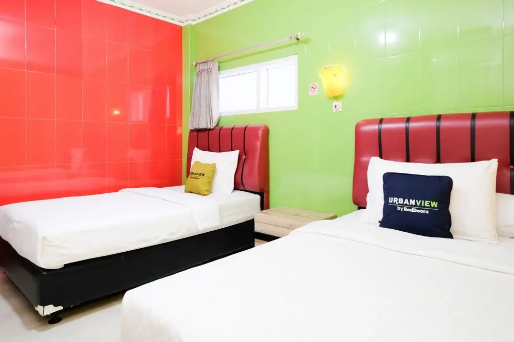 Urbanview Hotel Mawar Sharon near Alun Alun Batu
