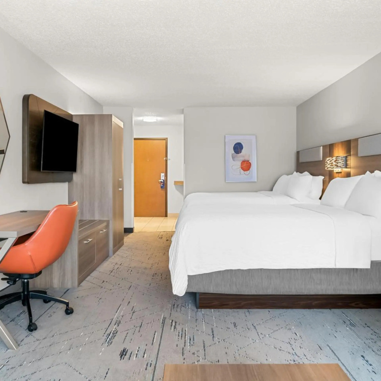 Holiday Inn Express & Suites - Detroit North - Roseville by IHG