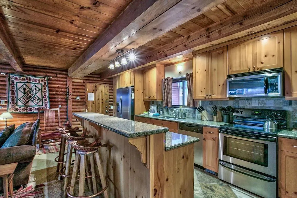 Meadow View 764S - 2 Br cabin by RedAwning