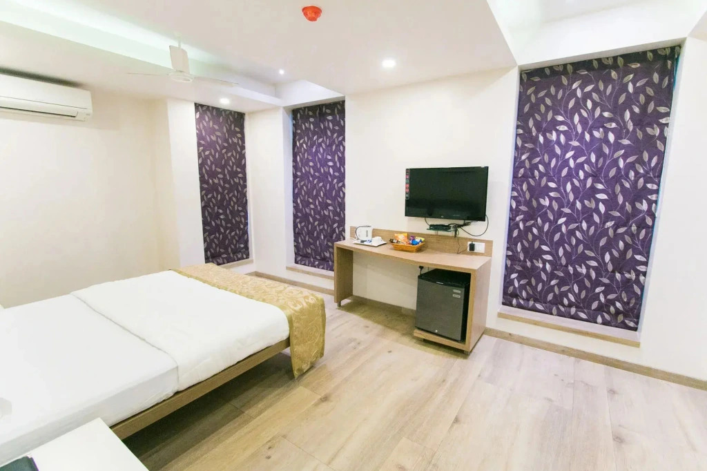 Seasons Hotel