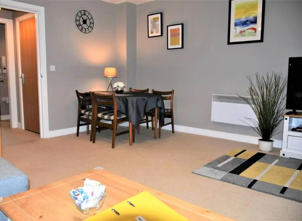 Bard's Nest, central flat, FREE allocated parking, 3 mins walk to Birthplace