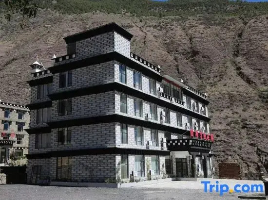 Four Seasons Oxygen-Rich Manor (Daocheng Yading Scenic Area)