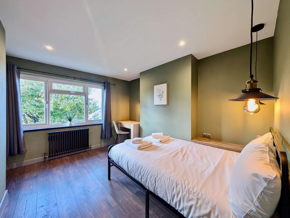 Charming Flat With Free Parking in Prime Location