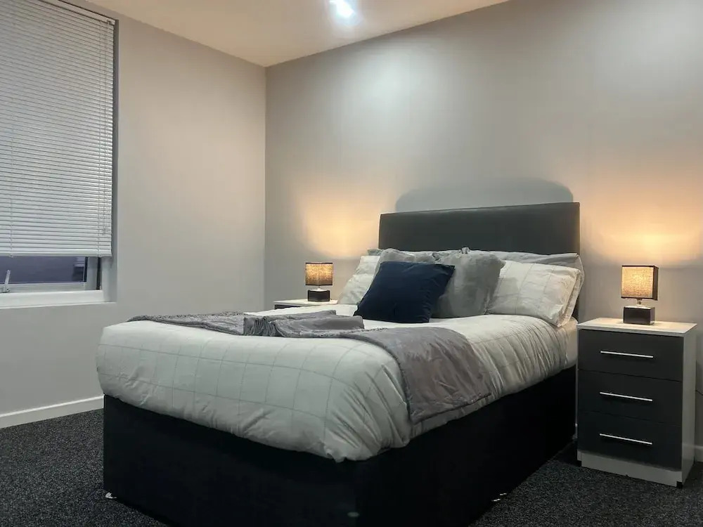 Private Luxury Apartment - Free Parking & Wi-fi