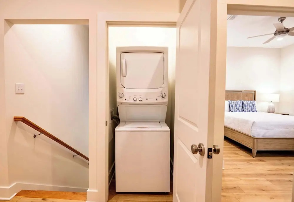 8 Bed 9 Bath Private Pool Grill Walk to Beach