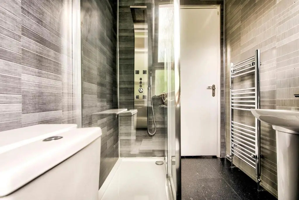 Stunning 5 bedroom apt, close to city centre, SEC, Hydro and motorway