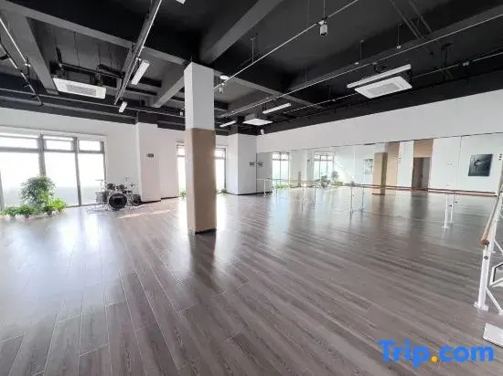 Jingxi Daojia Hotel (Rongcheng Downtown Cherry Lake Sports Park)