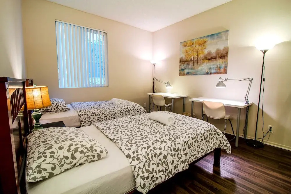 Prime Location Luxury Westwood Apt 111