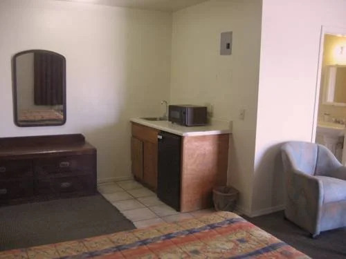 The Sunland Motel