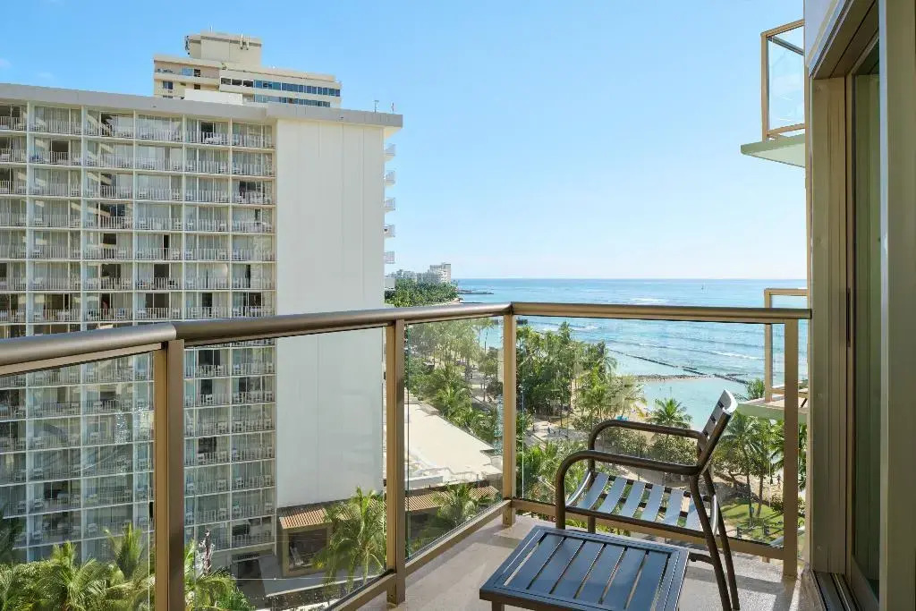 Отель Waikiki Circle