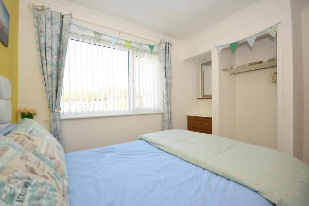 Beach Front 3 Bed Cottage and Hot Tub Kessingland