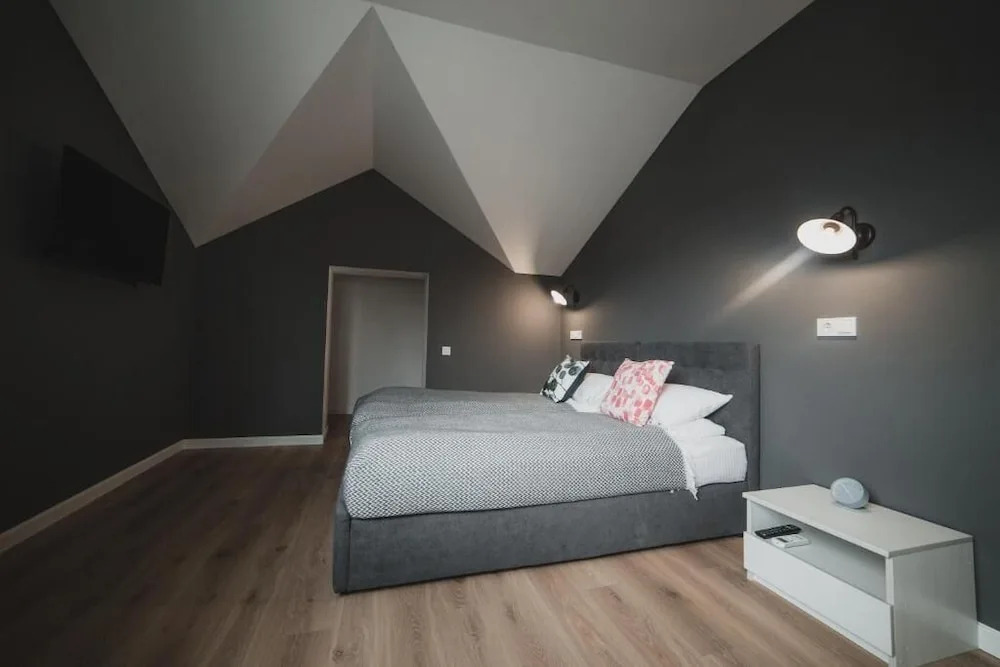 Kostjukowski Apartments на Мудрого 12В