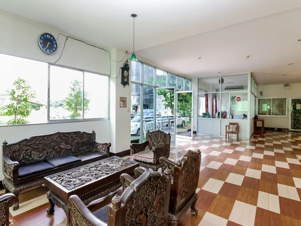 Nida Rooms Srichandon 12 Night Villa