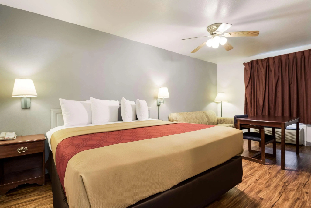 Econo Lodge Bartlesville Hwy 75