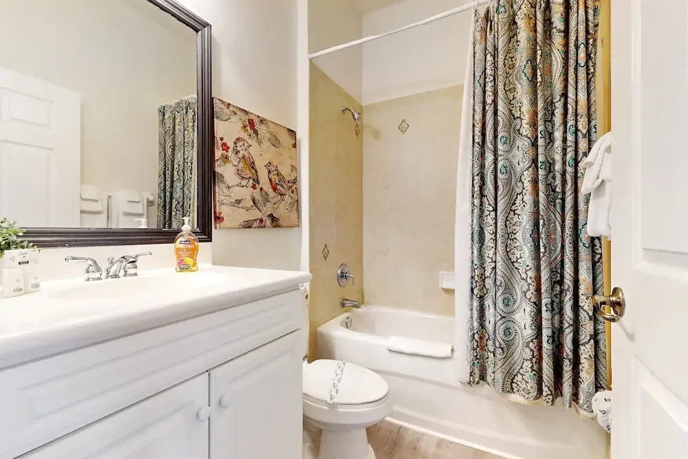 Second Floor, Dog-friendly Condo With Shared Pool, High-speed Wifi, & Central AC
