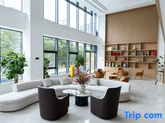 Huandao Holiday Hotel (Yuhuan Xincheng Wuyue Plaza)