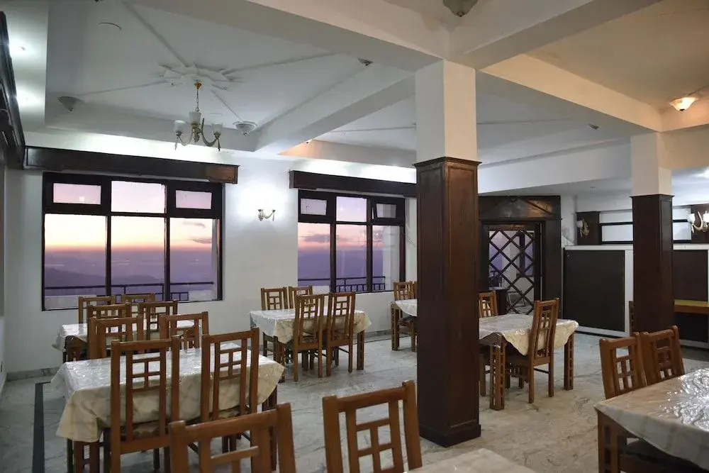 OYO 10432 Hotel Swaran Palace