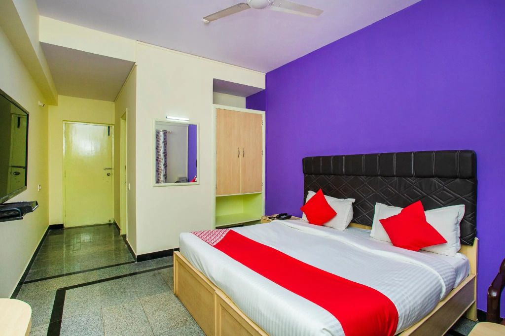 OYO 25036 Suraksha Residency