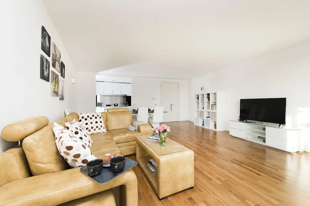 Modern 2BR Flat with Thames River View