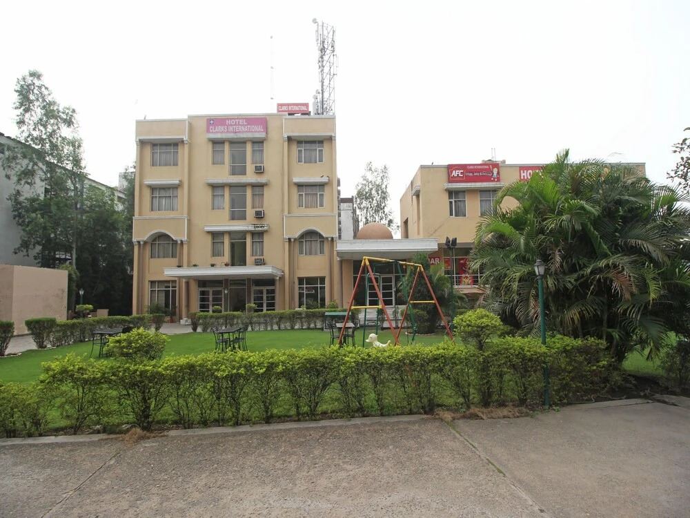 Hotel Clarks International