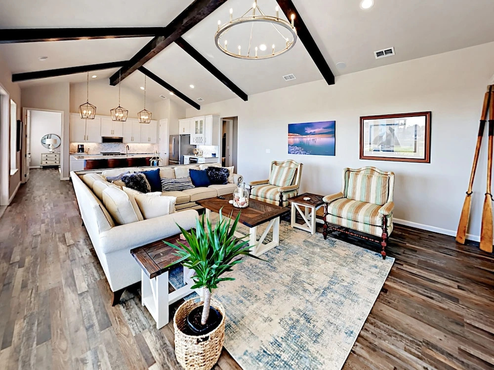 Canal-Front - 3 Br Home