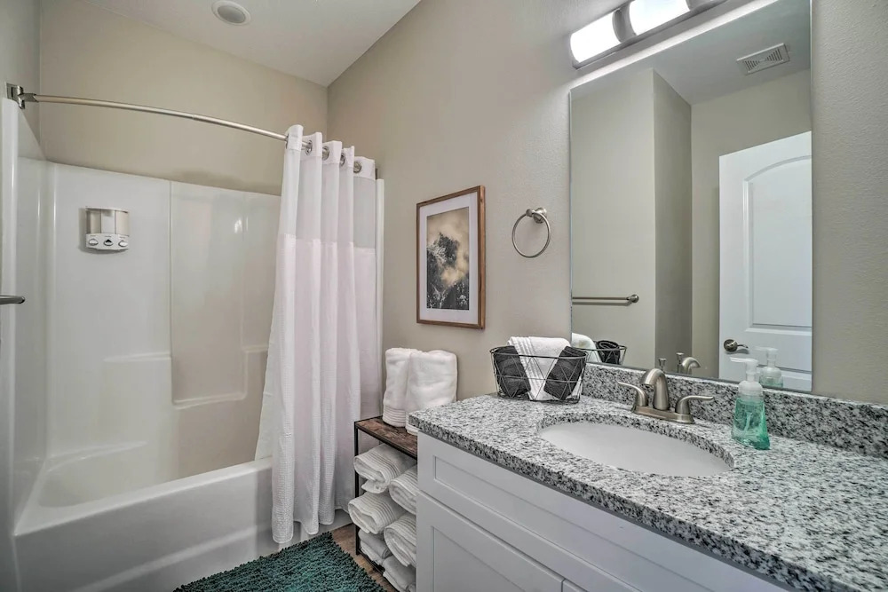 Family-friendly Branson Condo ~ 3 Mi to Strip
