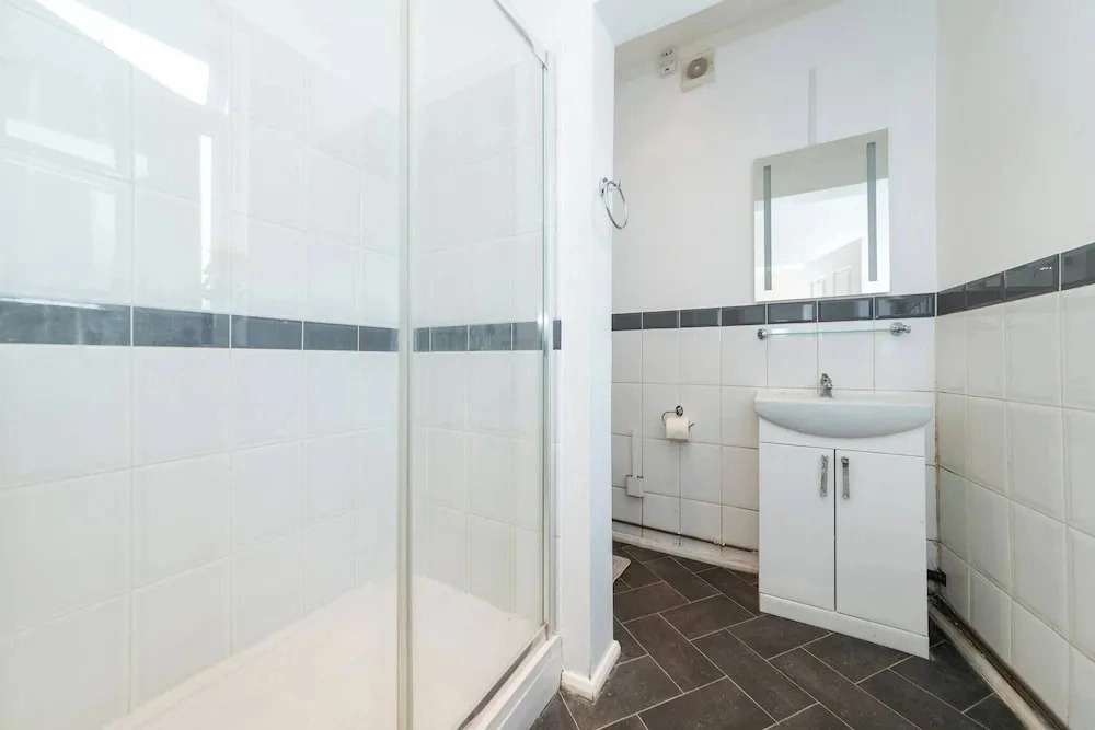 Free Parking Sleeps 2 Central Location