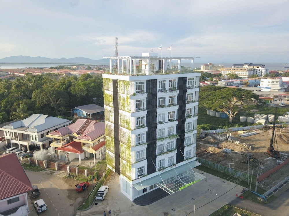 Green World Hotel
