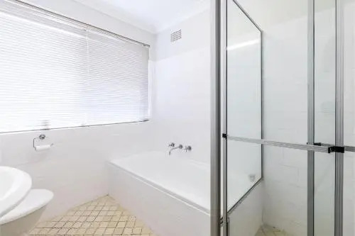 4 'Adriana', 83 Ronald Avenue - Open Plan Living With Backyard