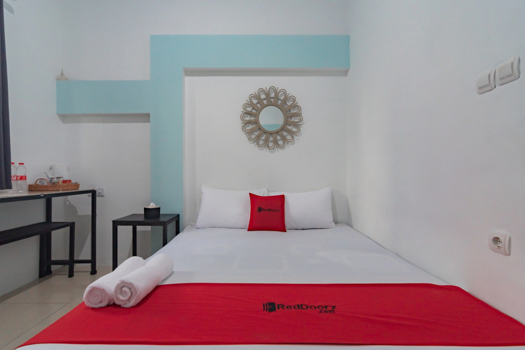 RedDoorz at Jalan Otista Karawang