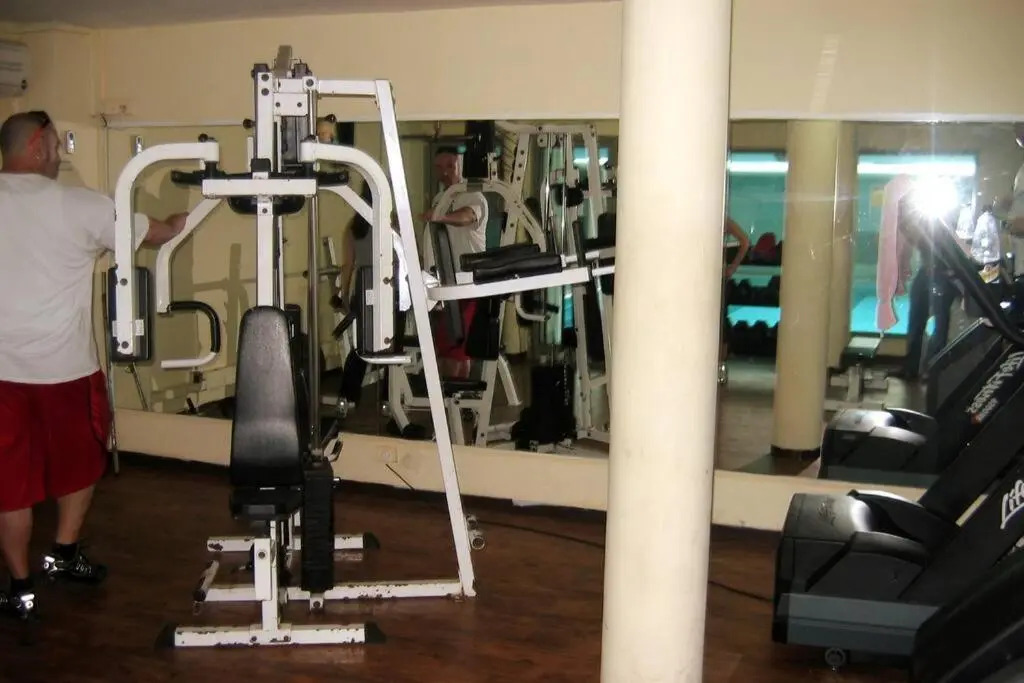 Tel Aviv North /Large Apartment w/ Pool,Spa&Gym